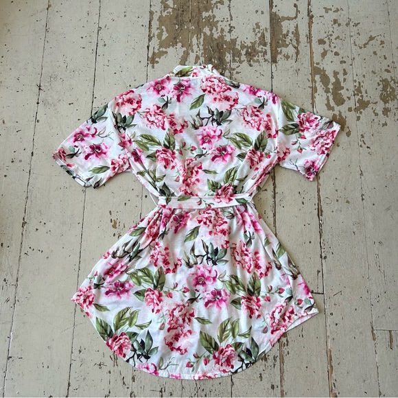 Show me your MuMu BRIE Floral Garden Print Short Kimono Robe - Picture 10 of 14